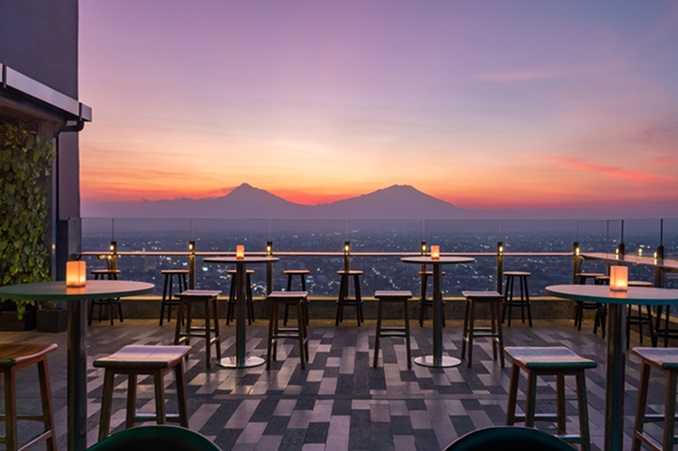 Menghabiskan Sunset di Solo: Wisata Kuliner di Agra Rooftop Alila Solo